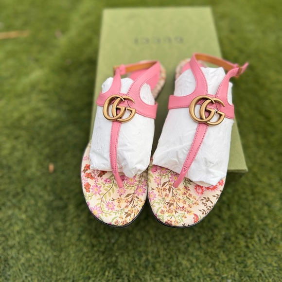 Authentic Gucci sandals size 7. - Picture 3 of 6